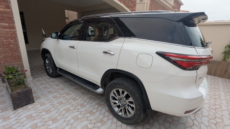 
								Toyota Fortuner 2021 full									
