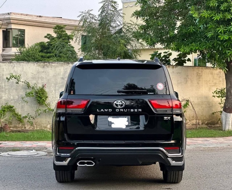 
								Toyota Land Cruiser 300 2023 full									