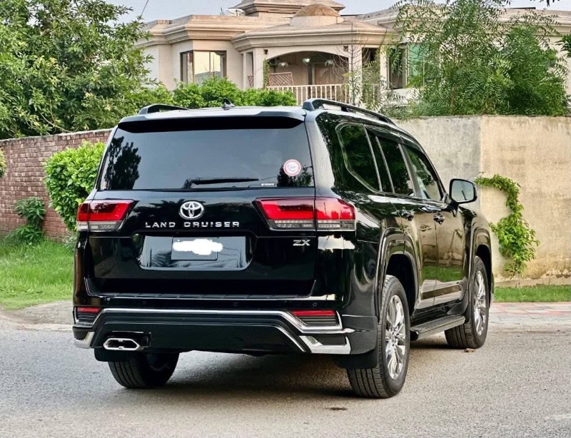 
								Toyota Land Cruiser 300 2023 full									