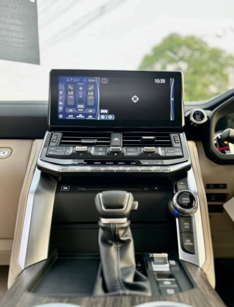 
								Toyota Land Cruiser 300 2023 full									