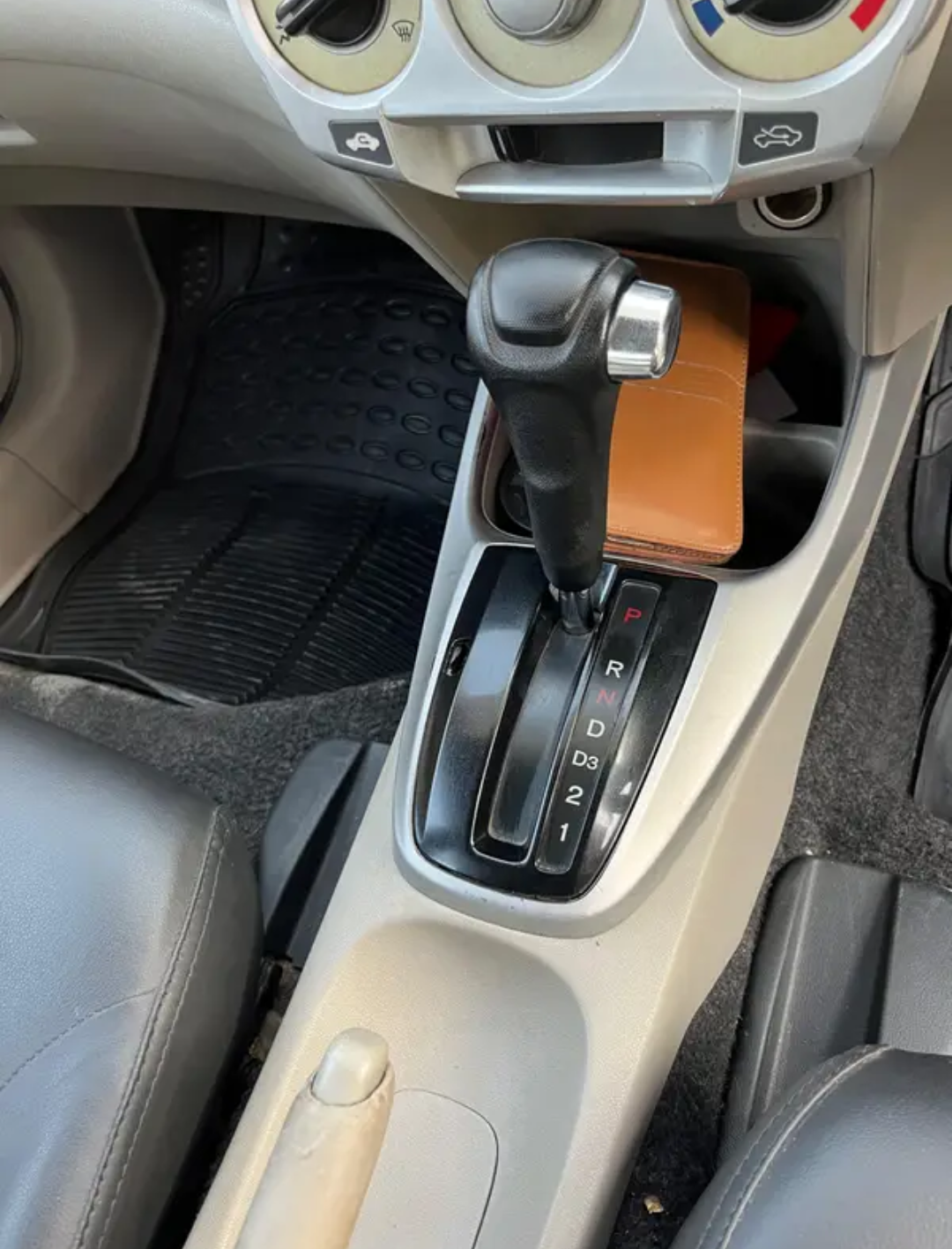
								Honda City 2015 full									