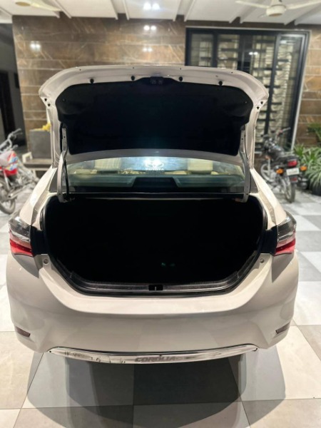 
								Toyota Corolla Altis 2020 full									