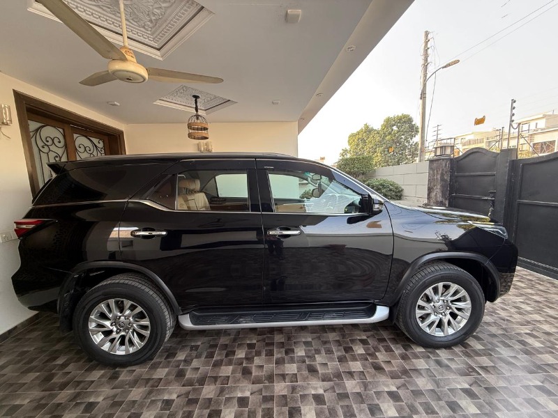 
								Toyota Fortuner 2023 full									