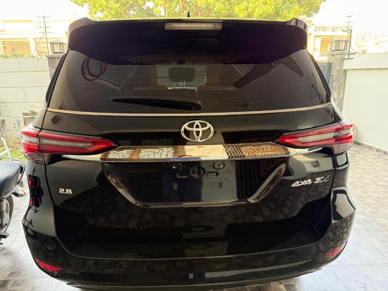 
								Toyota Fortuner 2023 full									