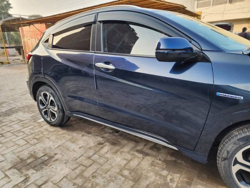 
								Honda Vezel 2024 full									