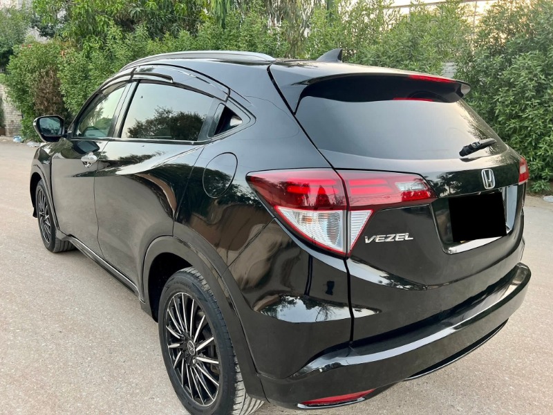 
								Honda Vezel 2015 full									