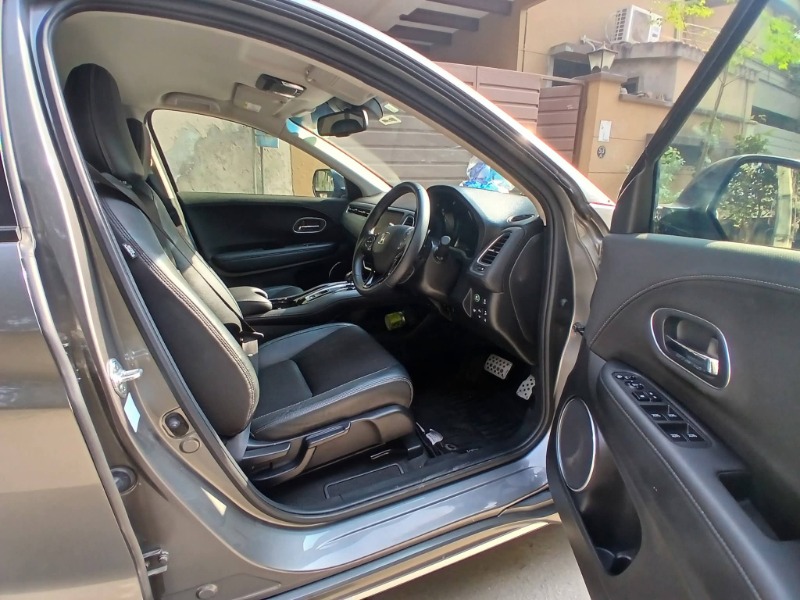 
								Honda Vezel 2020 full									