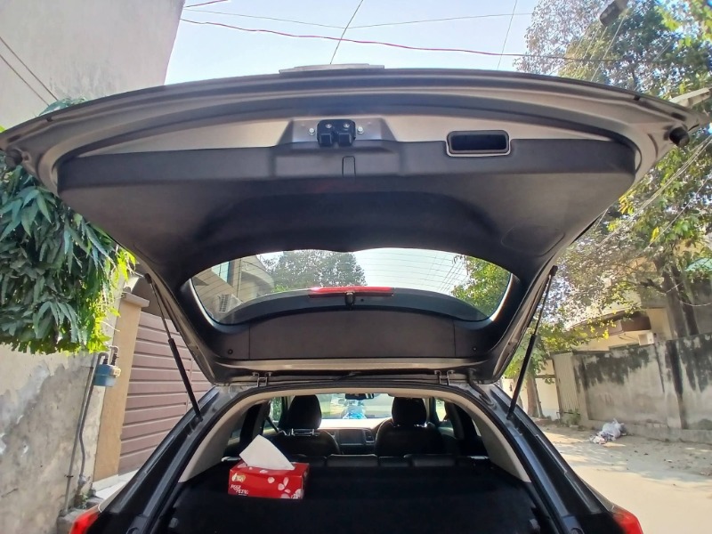 
								Honda Vezel 2020 full									
