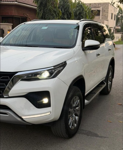 
								Toyota Fortuner 2021 full									