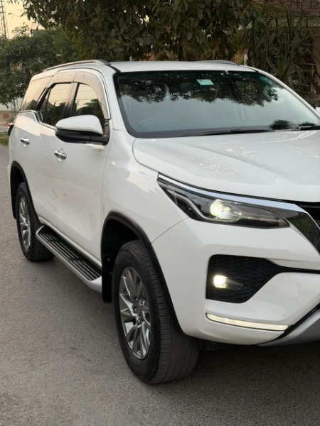 
								Toyota Fortuner 2021 full									