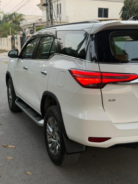 
								Toyota Fortuner 2021 full									