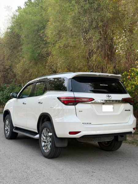 
								Toyota Fortuner 2022 full									