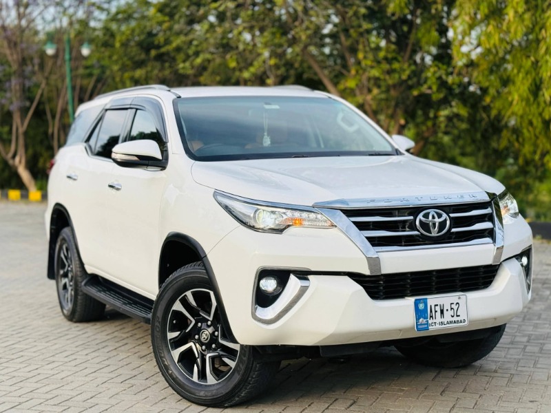 
								Toyota Fortuner 2017 full									
