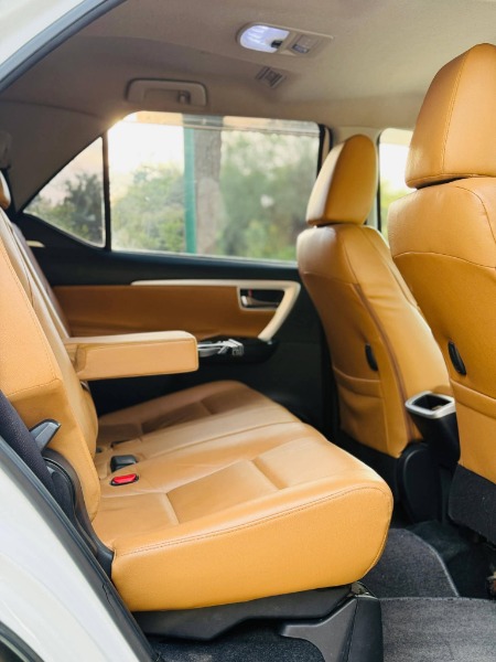 
								Toyota Fortuner 2017 full									