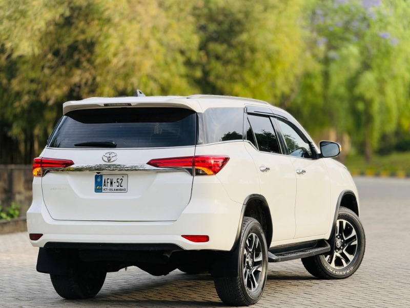 
								Toyota Fortuner 2017 full									