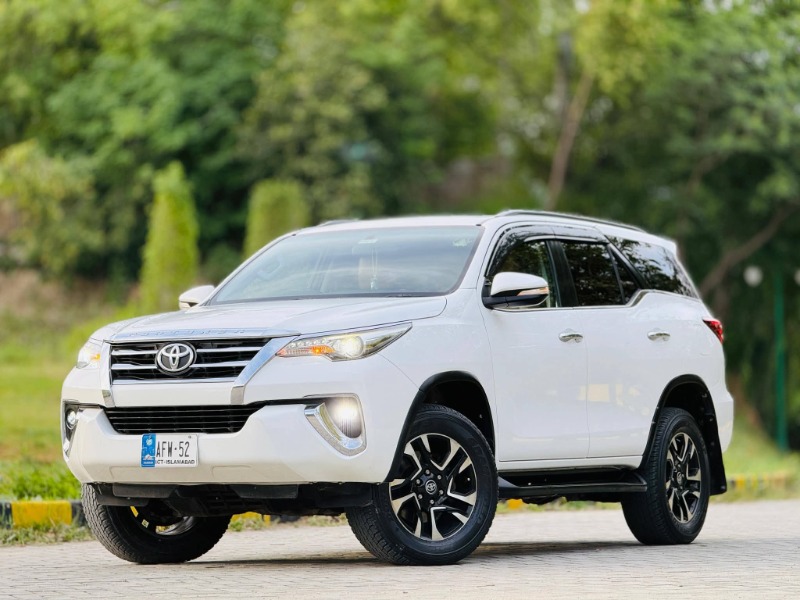
								Toyota Fortuner 2017 full									