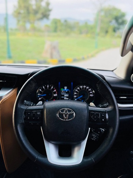 
								Toyota Fortuner 2017 full									